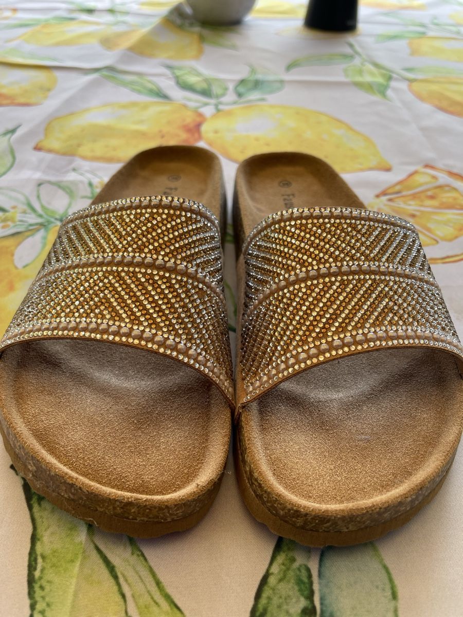Chaussures femmes: Slipper Fausta Moretti Grösse 39 Strass besetzt neu – D'occasion à Oensingen par August1955 2