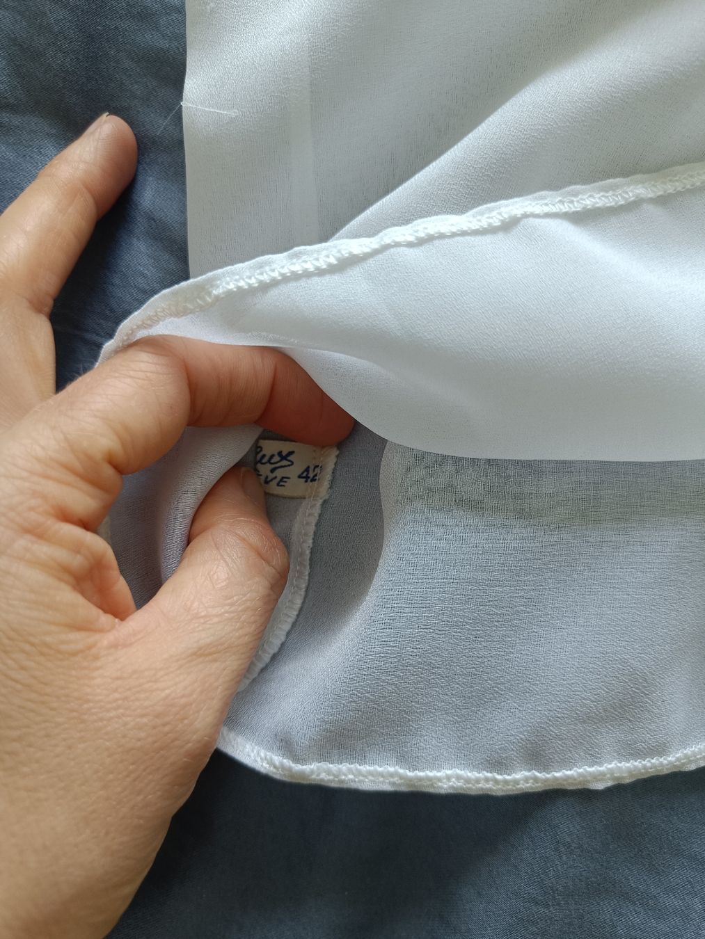 Camicette: Vintage White Blouse with a Bow - Geneve – Usato da Rotkreuz venduto da Prelovedswitzerland 2