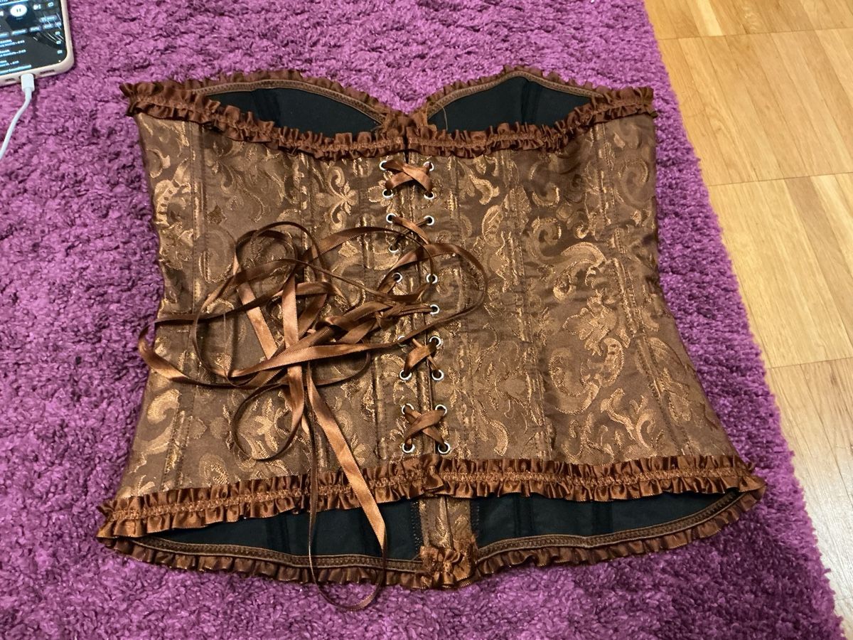 Shein Top: 2 Corsets SHEIN brun – Nuovo (secondo la descrizione) da Martigny venduto da dov_2qgk 1