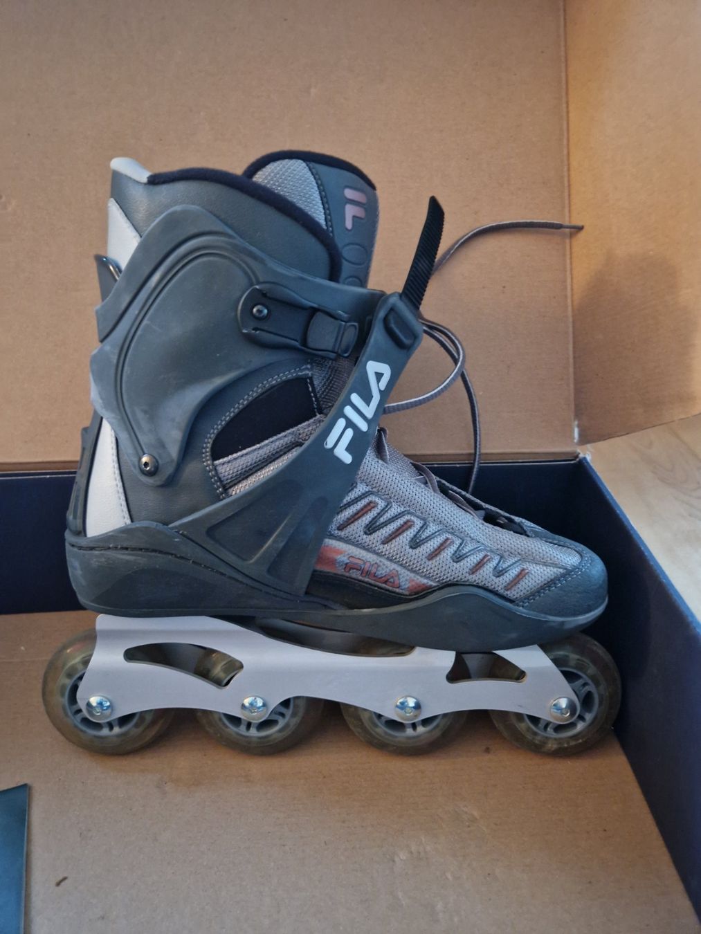 Fila Pattini in linea & Pattini a rotelle: FILA Inlineskates / Rollschuhe Grösse 43 – Nuovo (secondo la descrizione) da Wallisellen venduto da soat 1