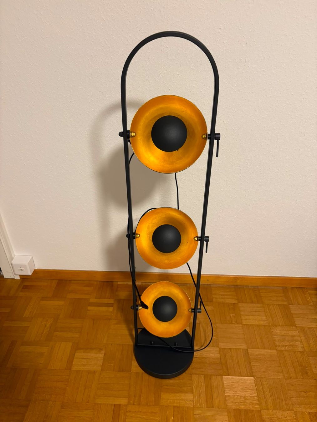 Pfister Lampade: Stehleuchte schwarz/gold mit LED Leuchtmittel – Usato da Basel venduto da sisbro