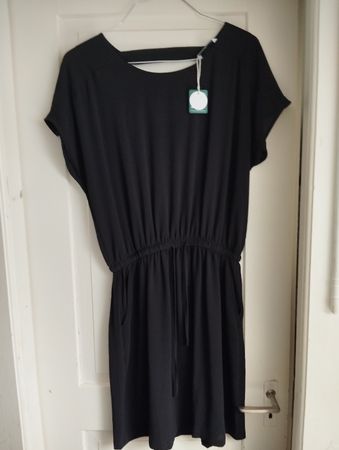 ONLY Kleid, neu mit Etikett, Grösse 44, perfekt für Sommer!
