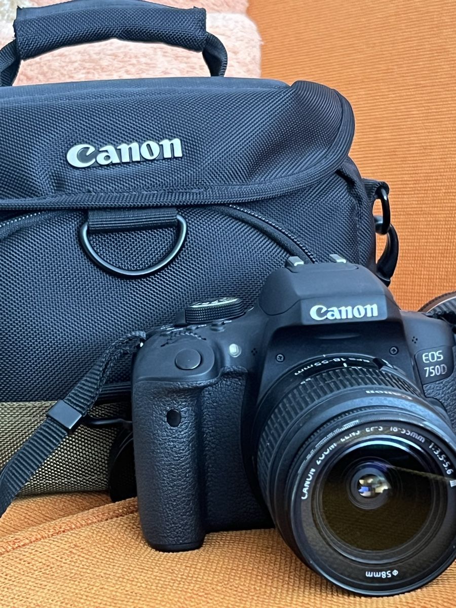 Canon Fotocamera: Canon EOS 750D mit Kameratasche – Usato da Basel venduto da beyzaerdo 1