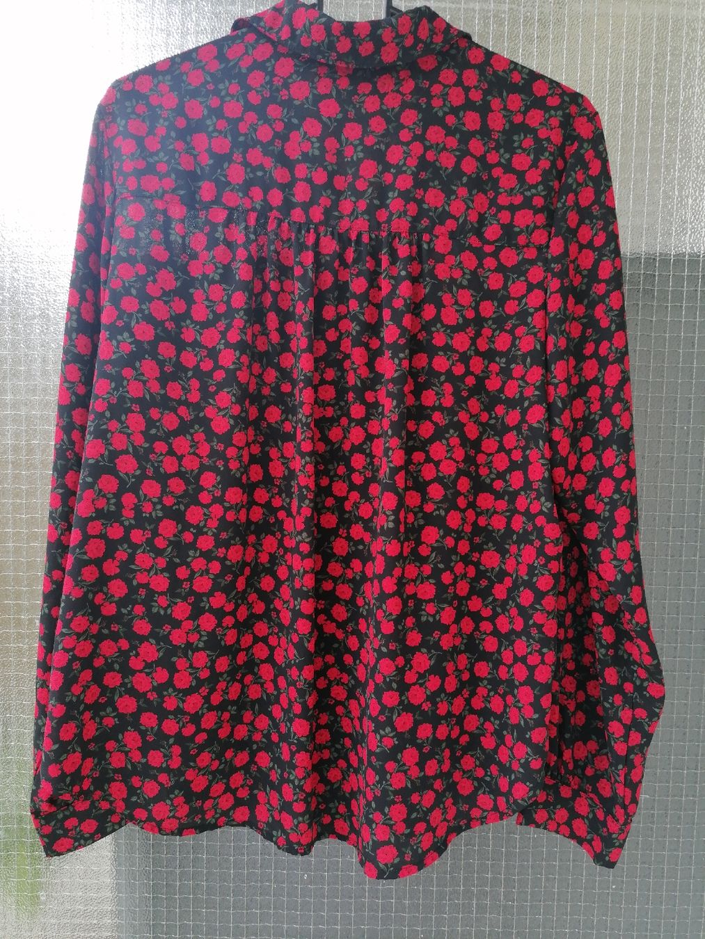 C&A Camicette: Schicke Bluse mit Rosenmuster Gr. 36 – Usato da Basel venduto da fiona_second-hand_BS 2