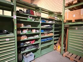 Posten mit diversem Inhalt (Lot 100) 8108 Dällikon