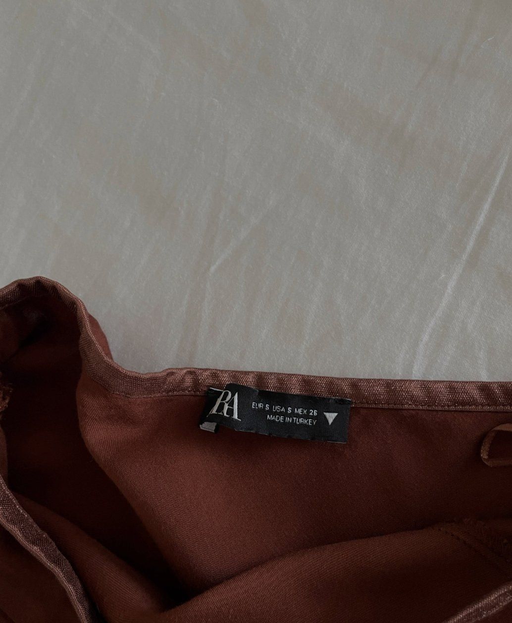Zara Gonne: Zara brown satin skirt – Usato da Genève venduto da toandfrom 2