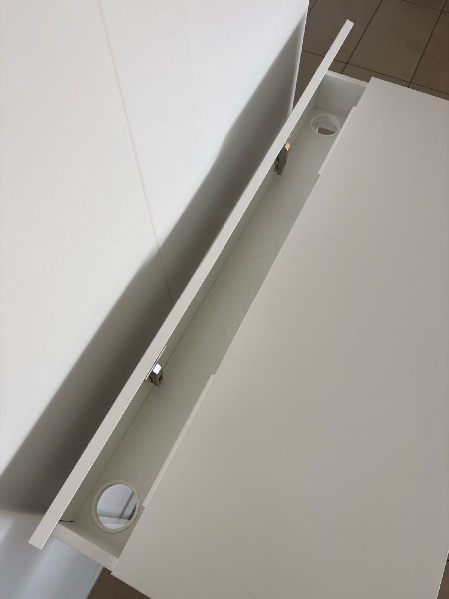Ikea Bureaux: Ikea white desk with two drawers, good condition – D'occasion à Meilen par ChiefWiggum 1