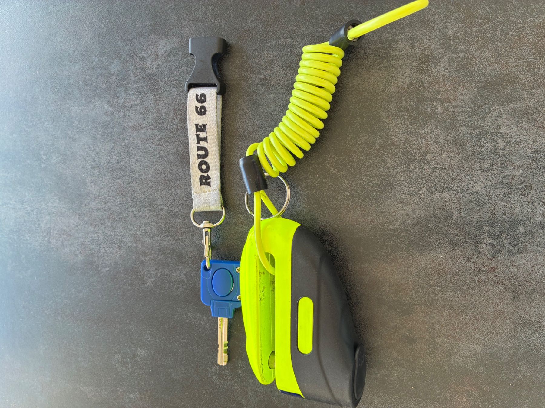 Lucchetti: Bremsscheibenschloss iXS mit Kabel gebraucht – Usato da Aadorf venduto da cbi_gzh2