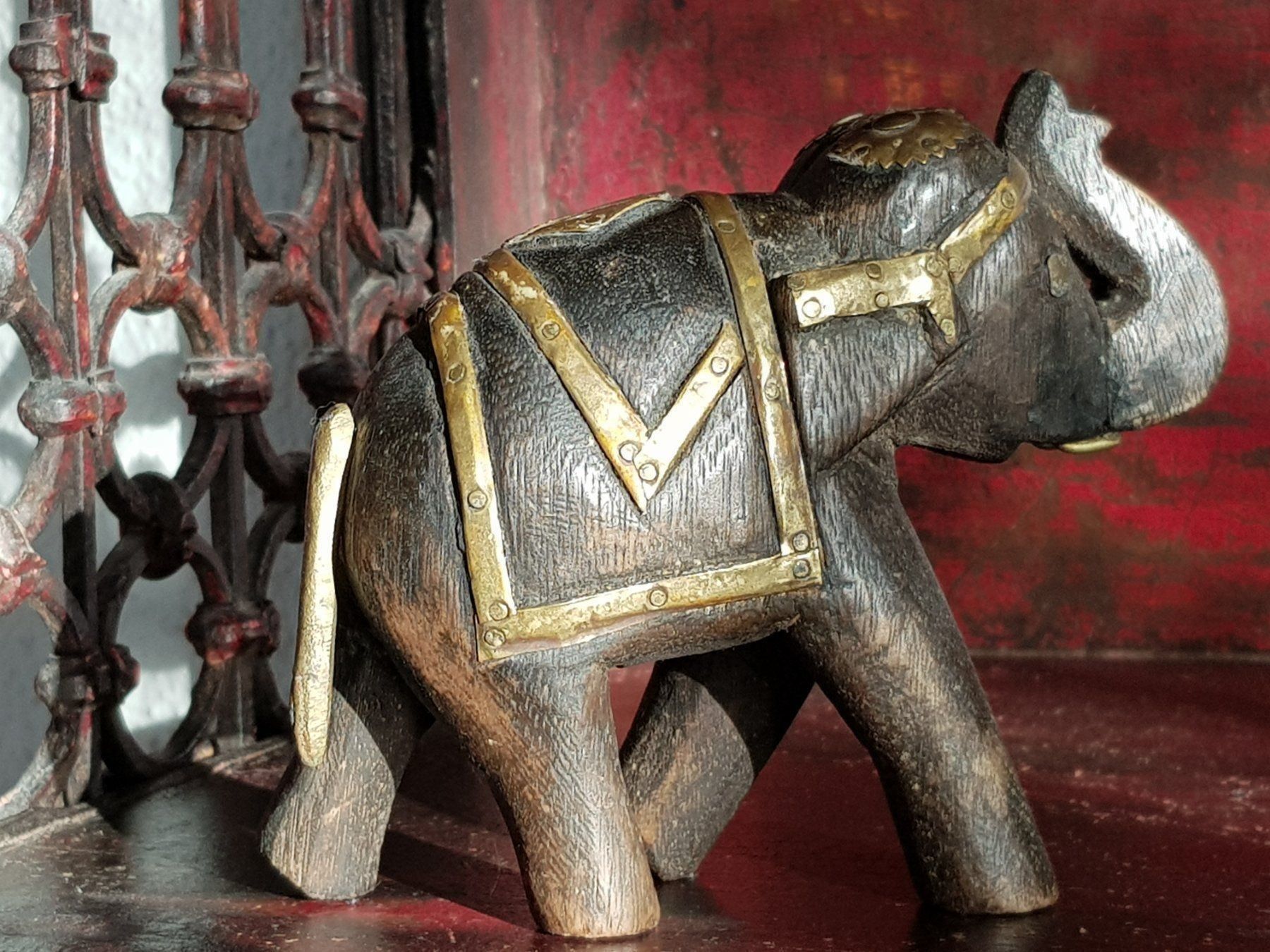 Statuette: INDISCHER HOLZELEFANT MIT MESSING – Usato da Root venduto da LifestyleAccessoires 1