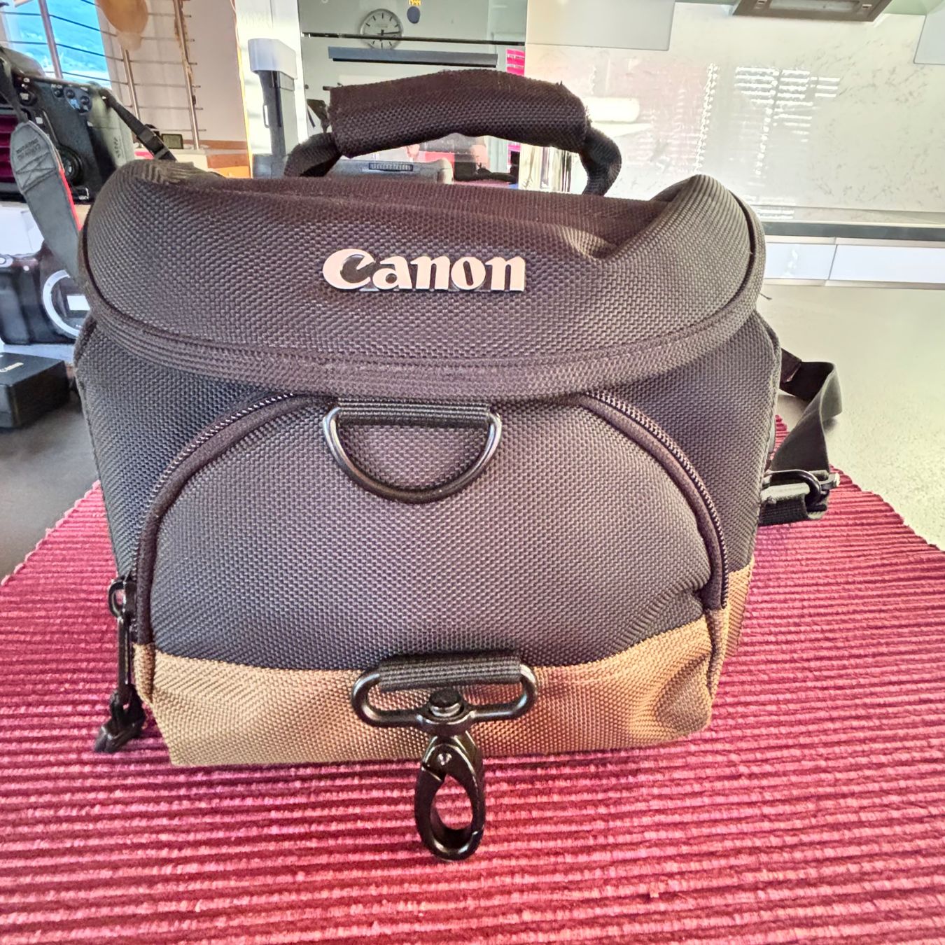 Canon Fotocamera: Canon EOS 70D avec accessoires – Usato da Grône venduto da Phrs 7