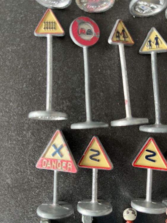 DINKY TOYS - 6 Verkehrszeichen - ATLAS Edition - 1/43 - DIN41