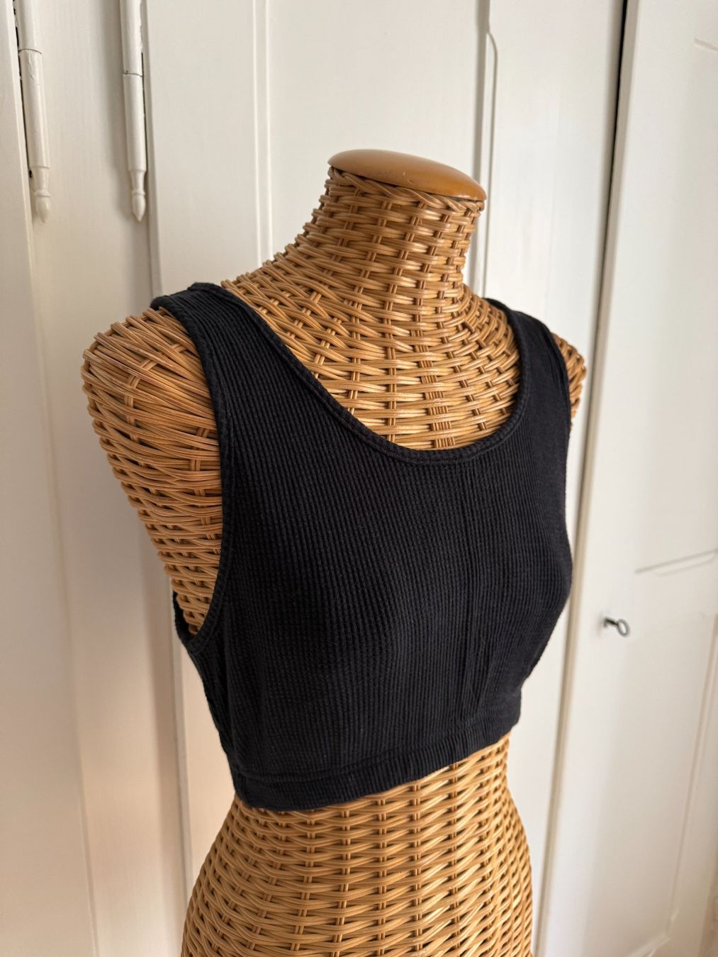 Tops: REWORK - cropped Top schwarz S – D'occasion à Zürich par Diazaio 1