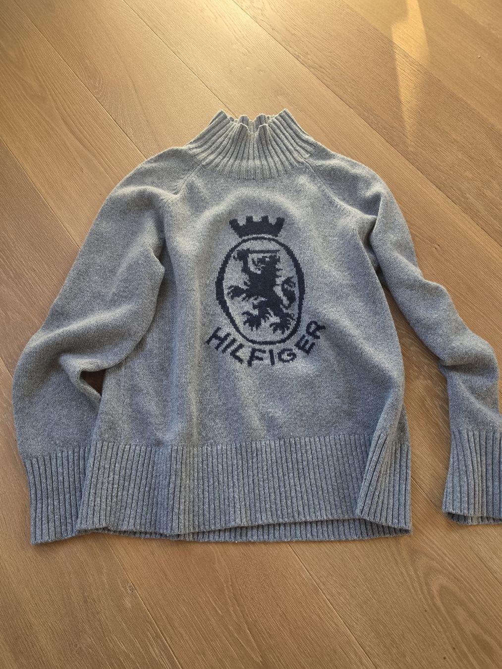 Tommy Hilfiger Maglioni & Felpe: Strickpullover von Tommy Hilfiger, grau, Grösse XS – Usato da Egg b. Zürich venduto da hotsexyfashioncat