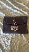 Trousse de toilette Le Petit Marseillais bleue avec crochet