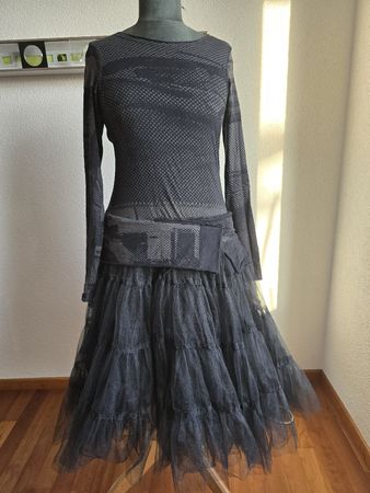 Rundholz Kleid mit Tüll