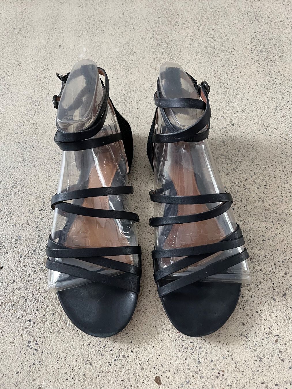 Ugg Damenschuhe: UGG Sandalen 36 schwarz – Gebraucht aus Zürich von Jaskam