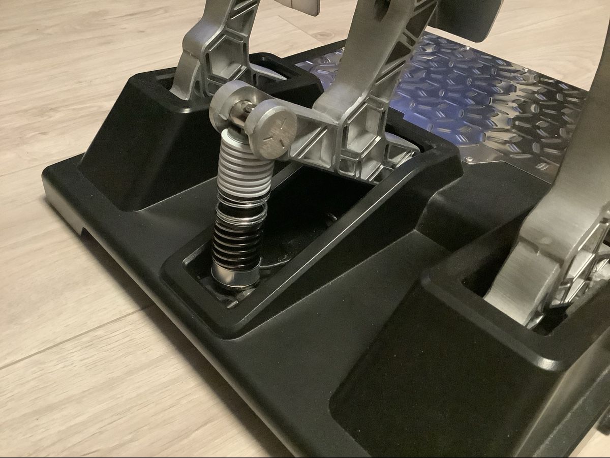 Thrustmaster Manettes: Thrustmaster L-TCM Pedals mit Loadcell - sgt Zustand – D'occasion à Elgg par fxsnotb666 1