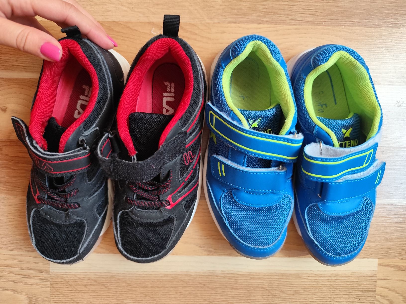 Scarpe per ragazzi: Kinder Turnschuhe Grösse 32 Zwei Paar – Usato da Mägenwil venduto da VintageGirly 1