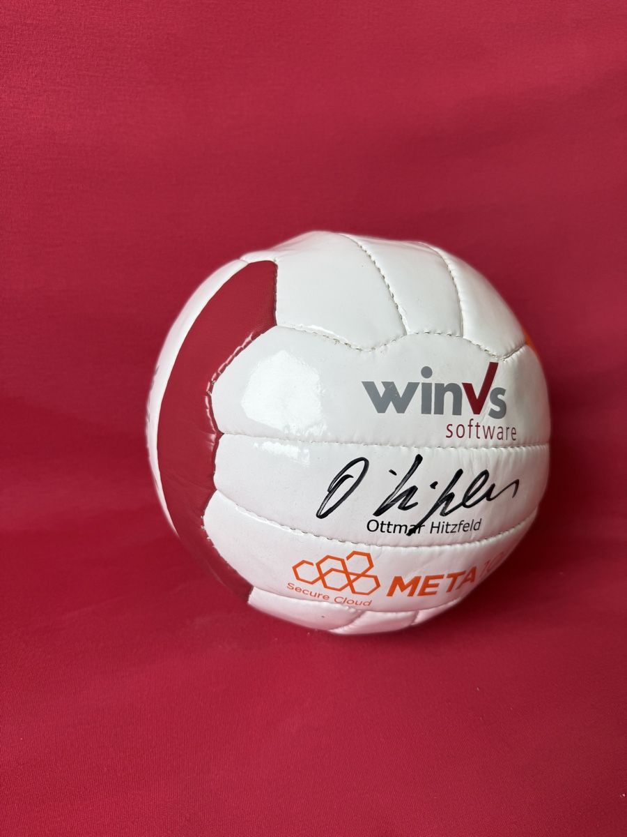 Autografi: Ball mit Ottmar Hitzfeld Autogramm – Usato da Giswil venduto da urr_7c5j 1
