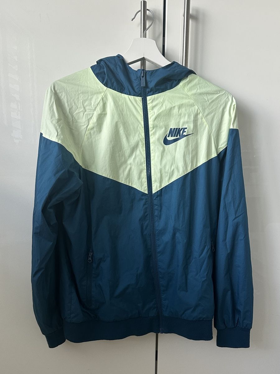 Nike Vestes & Manteaux: Nike Windjacke – D'occasion à Mägenwil par Biene0000