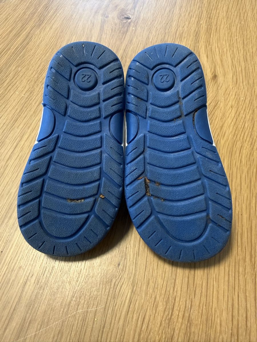 Schuhe für Jungen: Schuh Grösse 22 – Gebraucht aus Adetswil von kai_p9fb 1