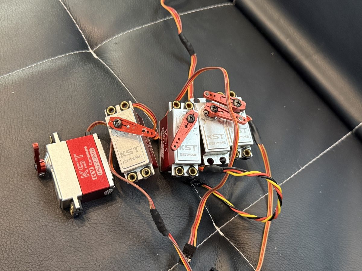 Modellismo RC: 5x kst servos ds725mg 18kg hv  – Usato da Effretikon venduto da master1873