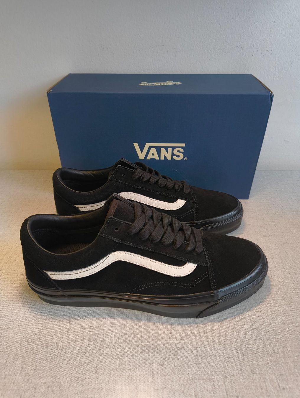 Vans Scarpe da uomo: Vans Old Skool, Grösse 42.5, Schwarz/Weiss – Nuovo e nell'imballaggio originale da Uitikon Waldegg venduto da PJLS1