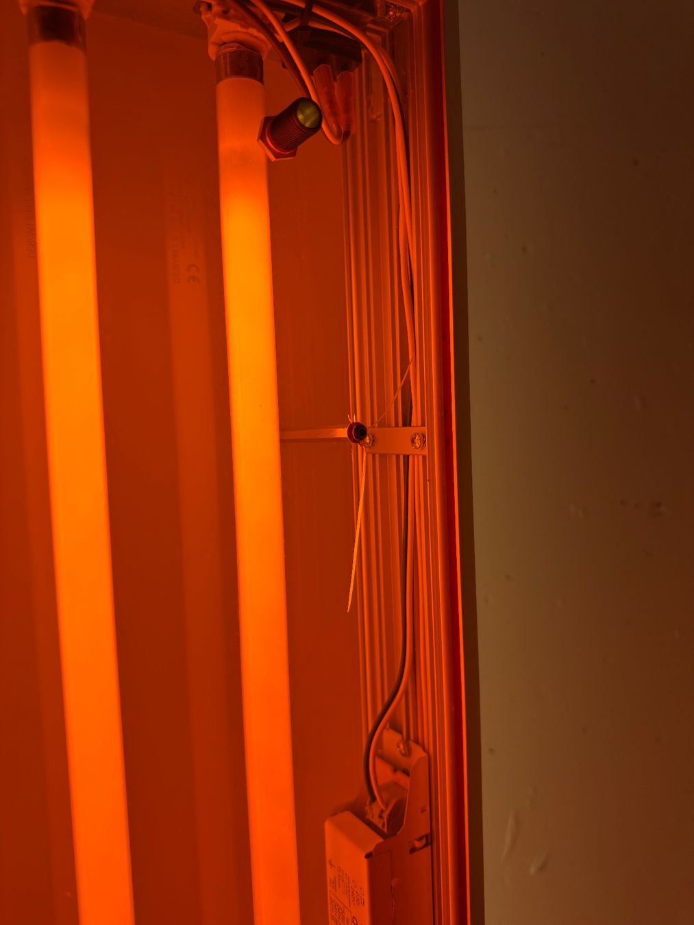 Lampes: Vintage Design Objektleuchte 90x30cm mit satiniertem Glas – D'occasion à zürich par Rico8004 4