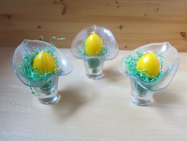 3 Kerzenhalter aus Glas inklusive Osterdeko (Kerzen, Gras)