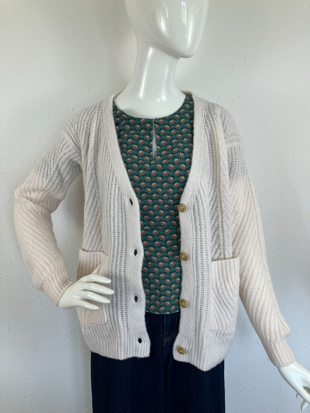 Hanro Jacken: HANRO Strickjacke Gr.S – Gebraucht aus Laupen ZH von kar_lfz6