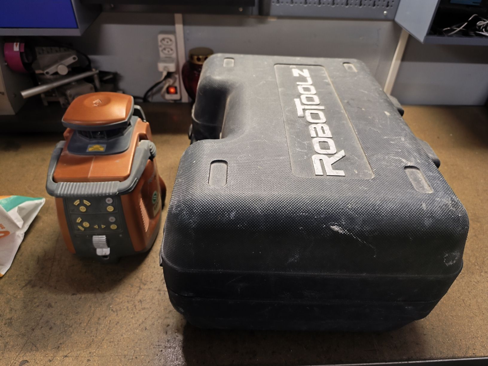 Leica Misurare: Robotoolz DualPlane XP  Laser Rotationslaser mit Koffer – Difettoso da Konolfingen venduto da Bio-suisse