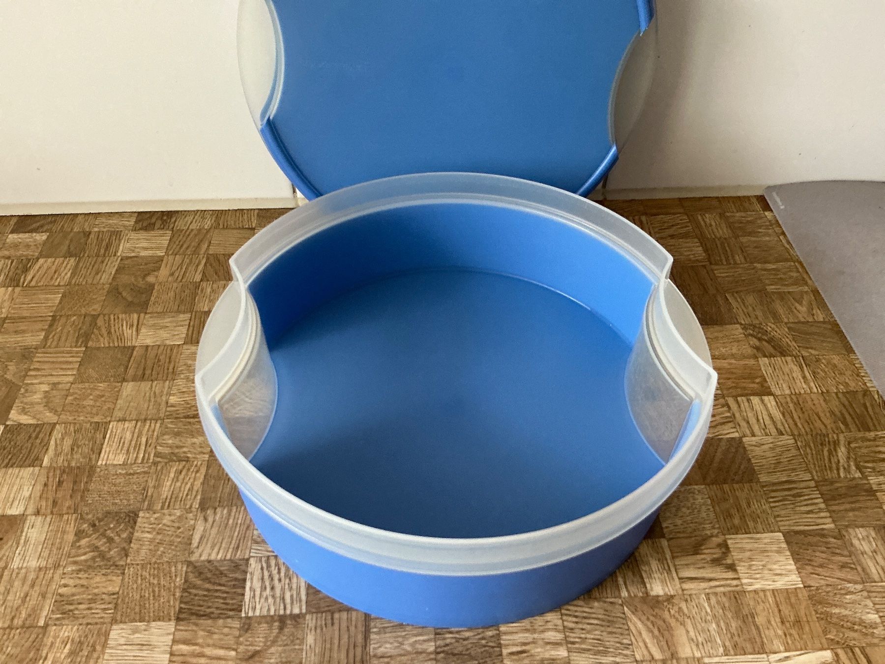 Tupperware Recipients et similaires: Tupperware Guetzlidose – D'occasion à Birmensdorf ZH par Hilhan 1