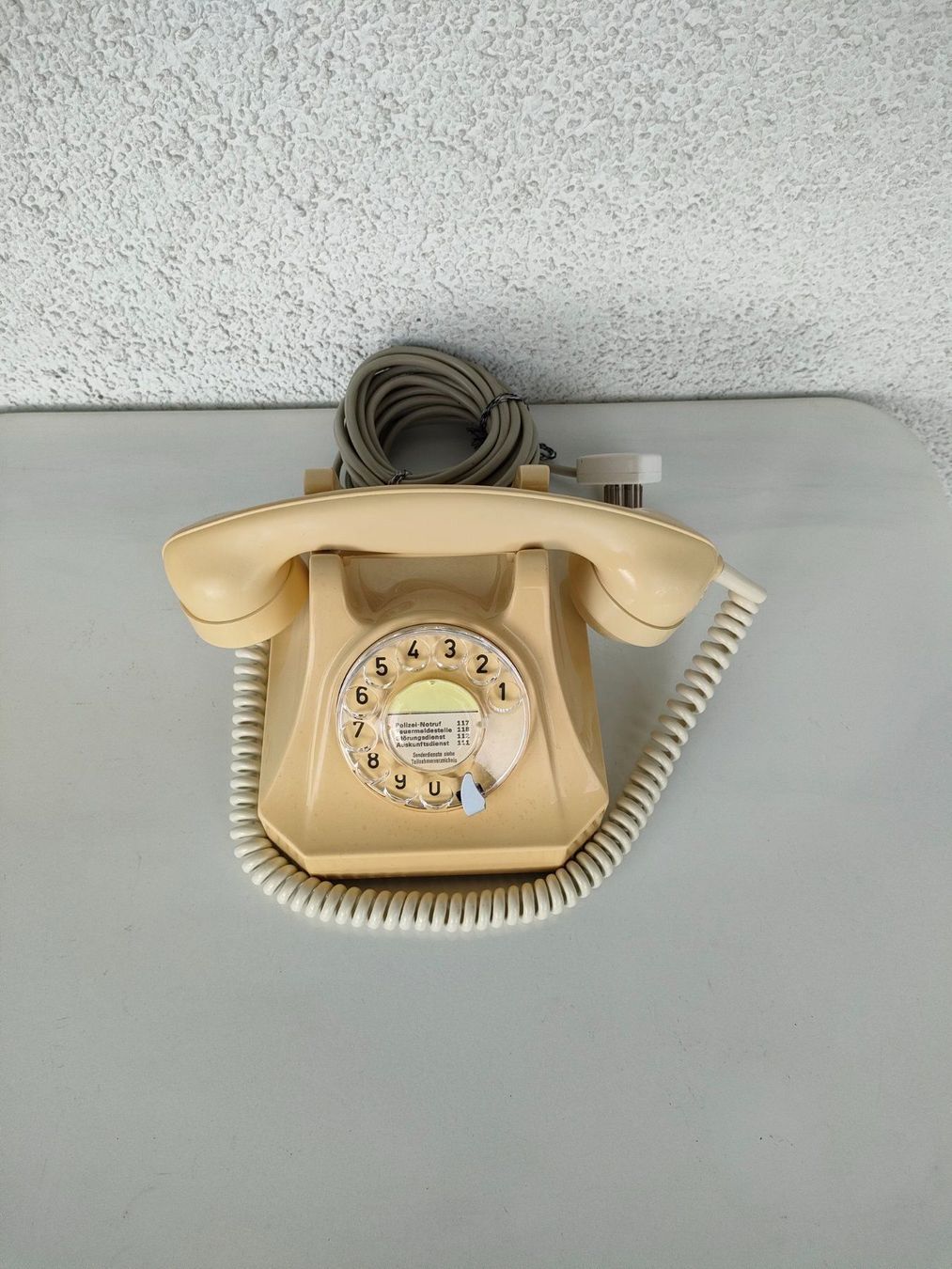 Telefoni: Original Schweizer Telefon crème – Usato da Dietikon venduto da Tucumano1981 1