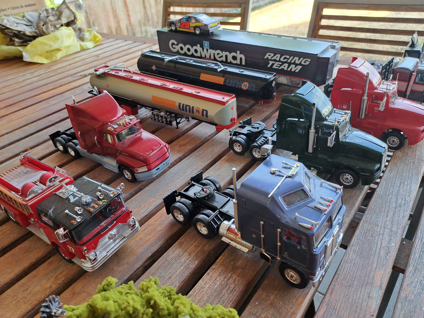 Kit di modellismo & Modellini statici: Lot de 7 camions 4 remorques 1/32 – Usato da Düdingen venduto da ananda1709 4