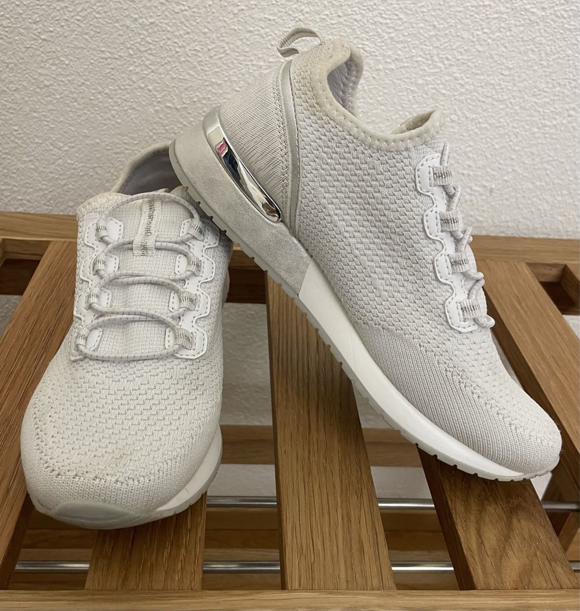 Damenschuhe: Weisse Sneaker von VENICE, Gr. 38 – Gebraucht aus Eschenbach SG von Patri84
