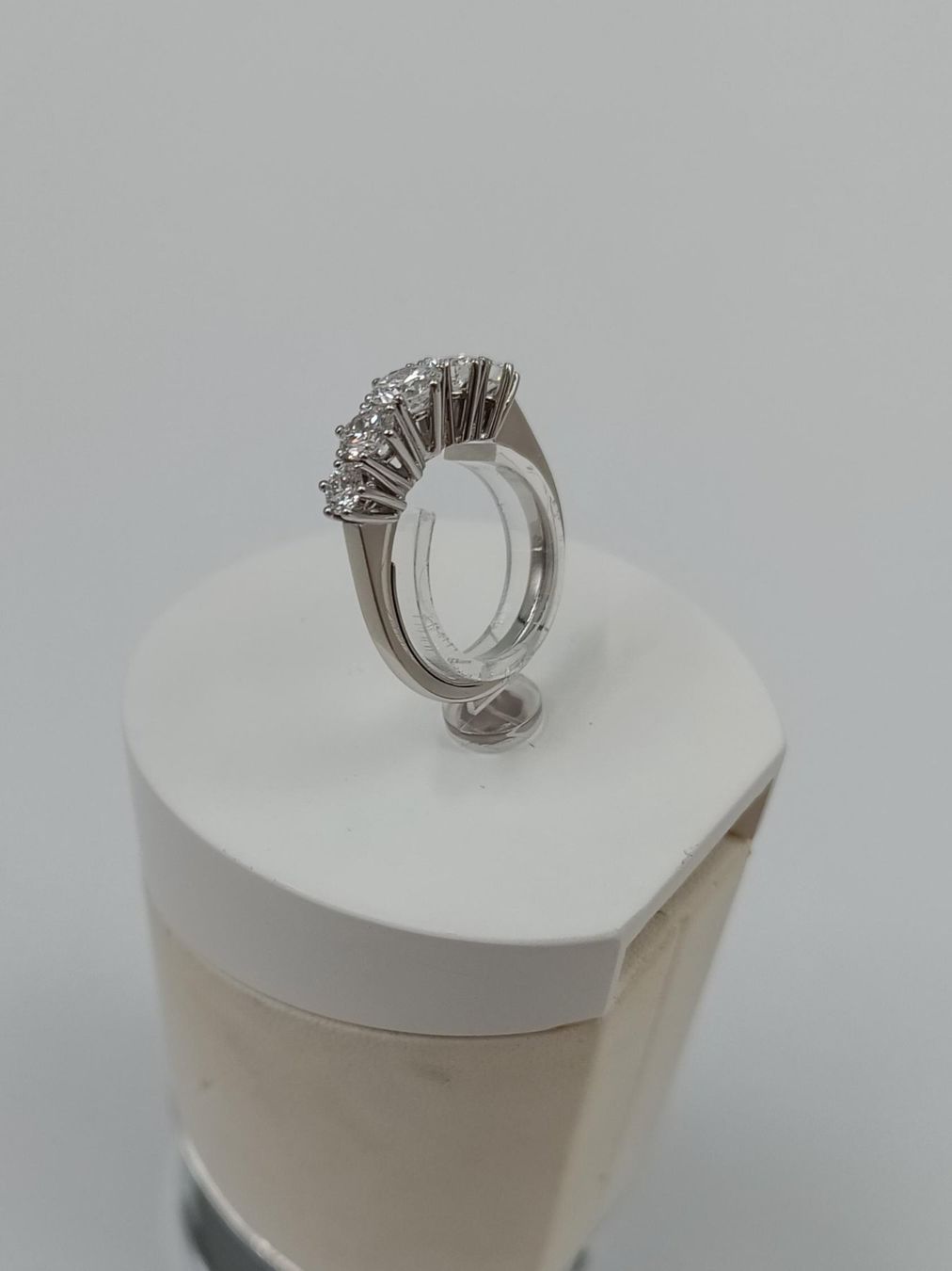 Ringe: FUNKELNDER DIAMANTRING IN 750 WEISSGOLD – Gebraucht aus Luzern von EdiGem 8