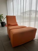 Fauteuil Ligne Roset modèle Neo orange avec repose-pieds