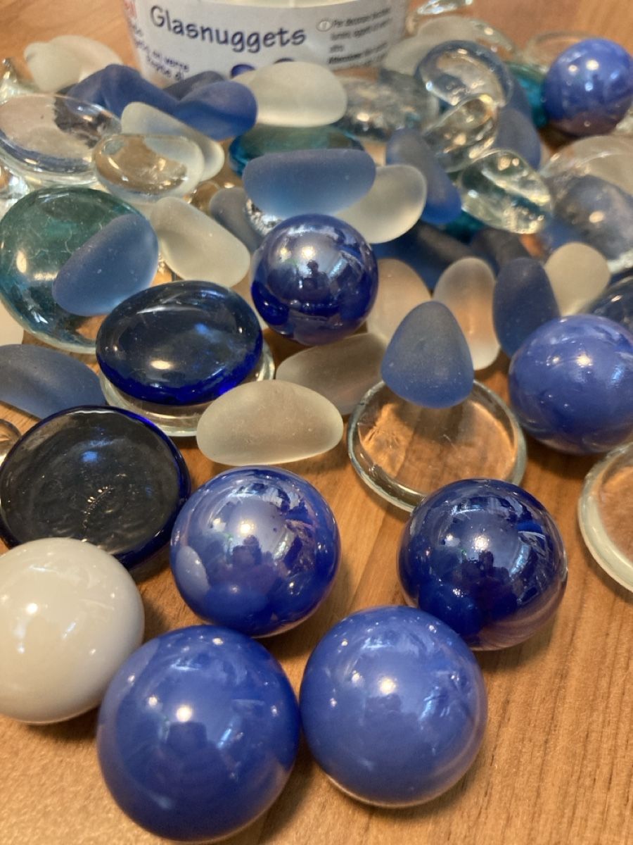 Tutte le decorazioni: Dekosteine weiss und blau – Usato da Selzach venduto da SB09 2