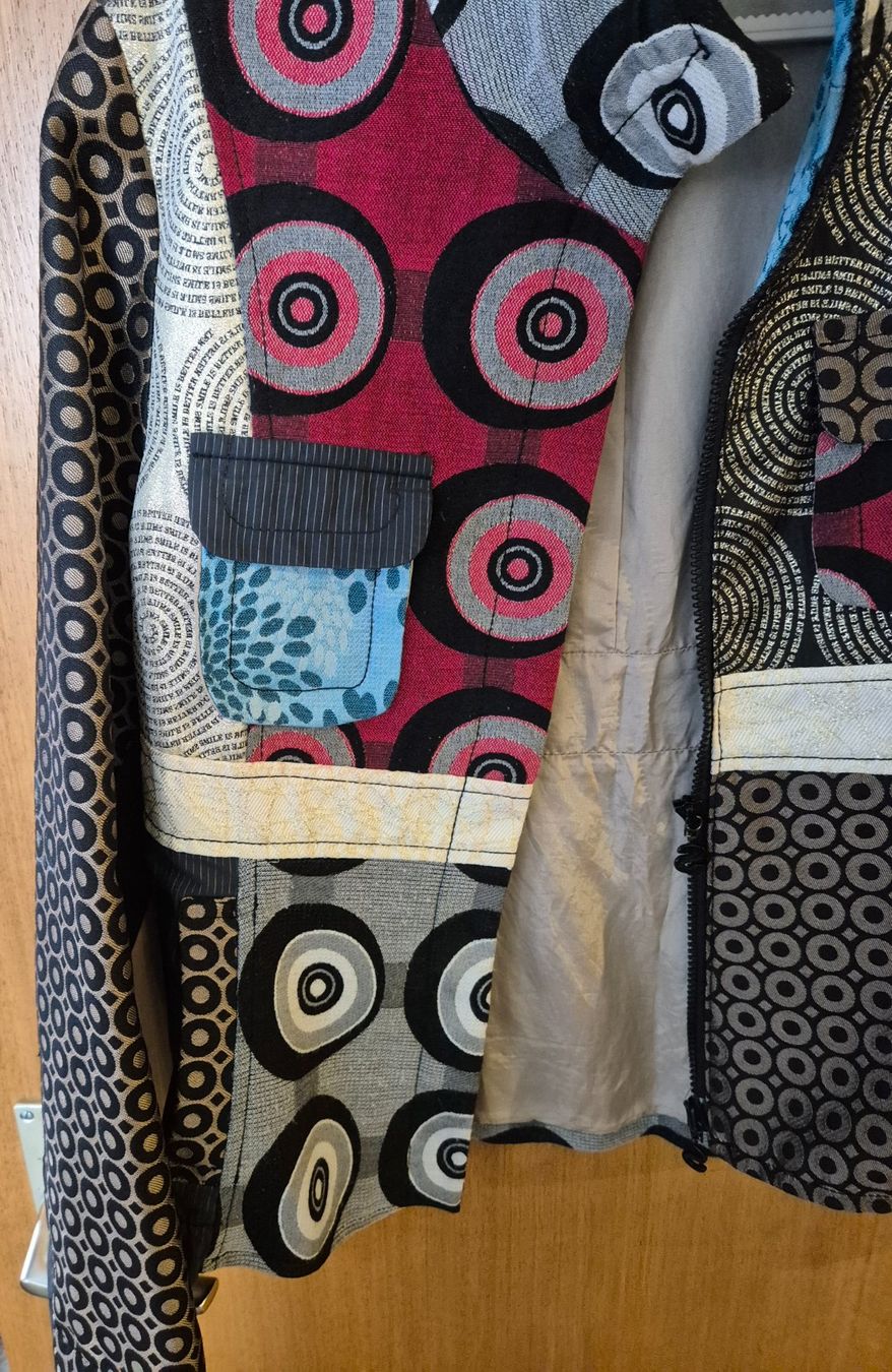 Jacken: Damen Jacke, Patchwork Design, Grösse ca. S – Gebraucht aus St. Gallen von limonaden 6