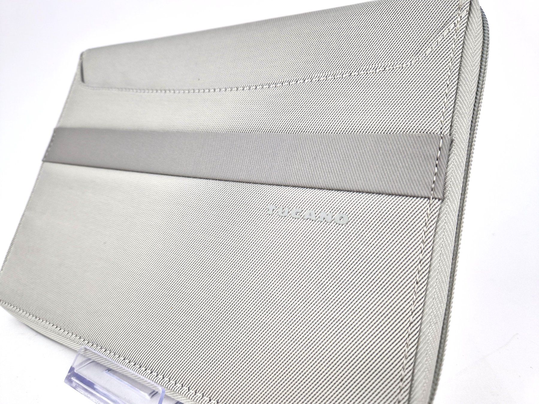 Tucano Covers & Borse: Tucano Work_In Zip case for 5th Gen Ipad, Beige – Nuovo (secondo la descrizione) da Basel venduto da Restwert_Basel 3