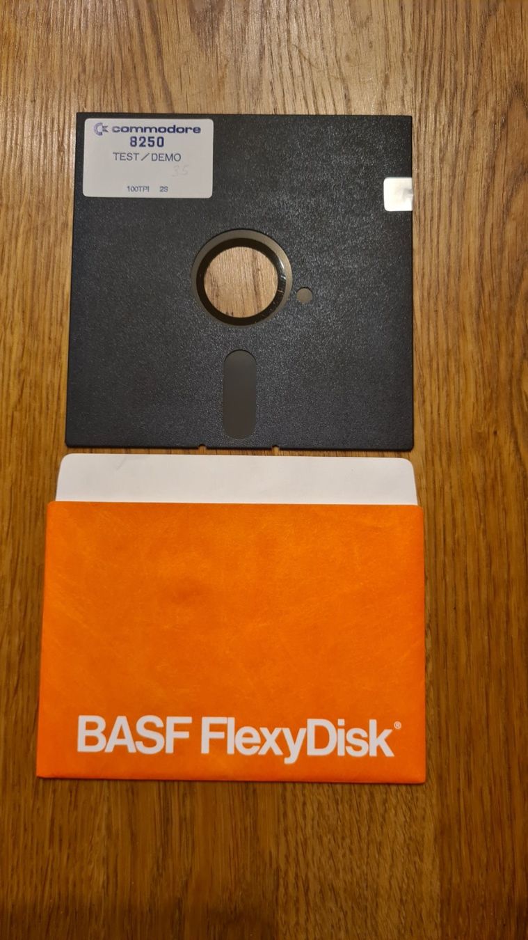 Commodore PCs: Commodore, 8250, Test/Demo Flexy Disk – Gebraucht aus Winkel von Heuresis