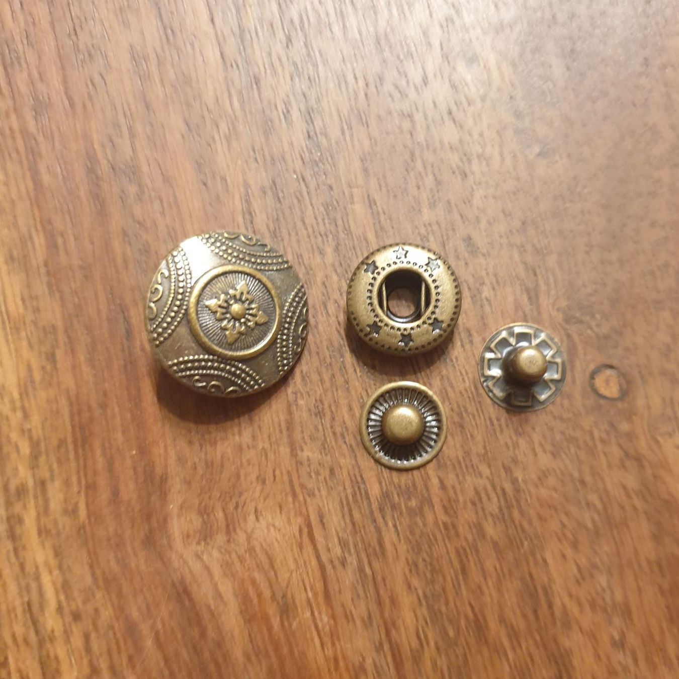 Bottoni: Druckknopf Tender altmessing 17 mm – Nuovo e nell'imballaggio originale da Wiesenberg venduto da mountain-merch 1