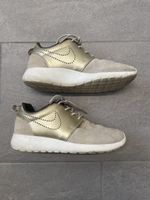 Nike Sneaker gold
