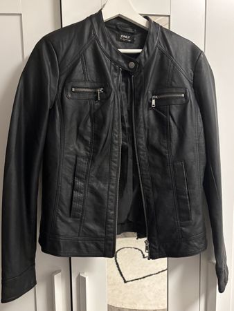 Schwarze Kunstlederjacke von Only, Grösse 40 ***Neu***