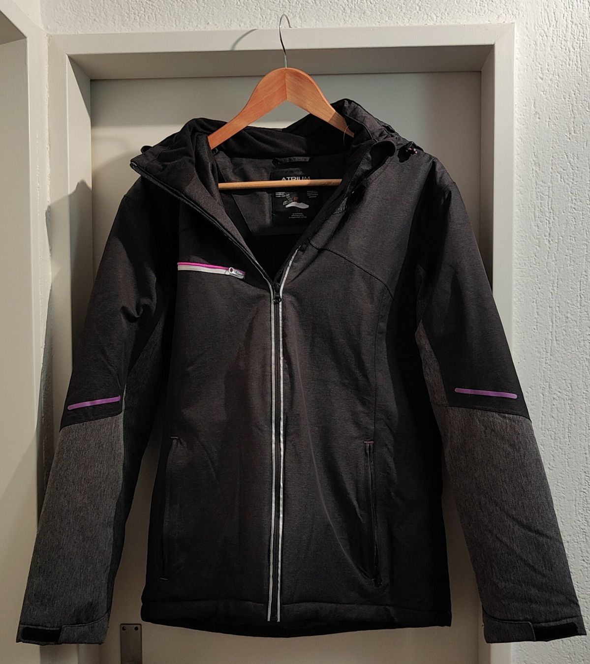 Giacche: Damen Winterjacke Grösse L Marke: Atrium – Nuovo (secondo la descrizione) da Oetwil am See venduto da bushcrafter