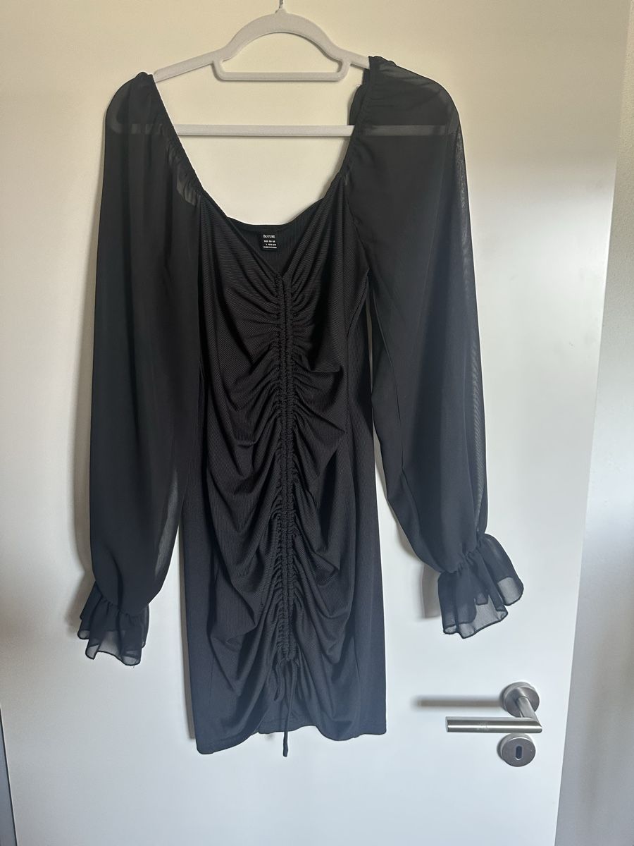 Robes: Kleid schwarz Grösse M neu – D'occasion à Reinach BL par Alles_muss_weg00
