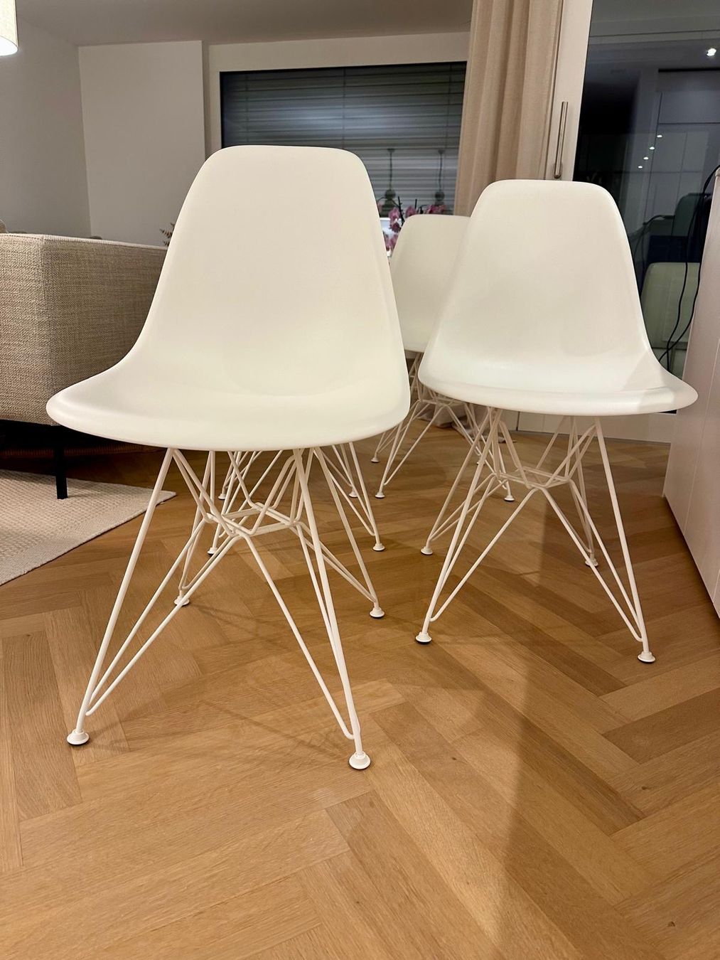 Eames Stühle: Original Eames Plastic Side Chair DSR. Topp stuhl – Gebraucht aus Dättwil AG von Egrace