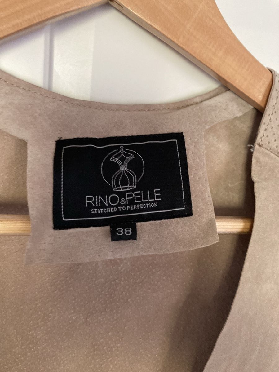 Giacche: Beige Wildlederjacke, Größe 38 – Usato da Zäziwil venduto da kbr_jd95 2