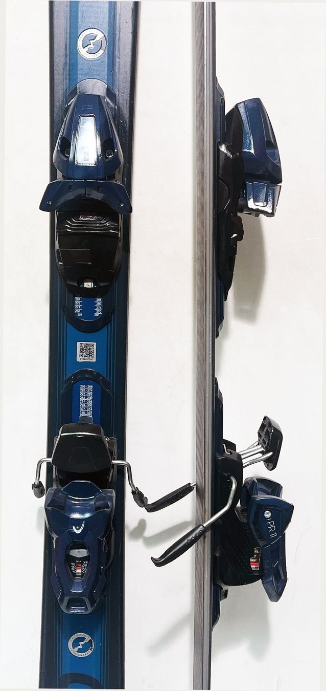 Head Skis: HEAD SHAPE V10   170 cm; Model 2025; eine Saison gebraucht – D'occasion à Brüttisellen par SkiverkaufStepan 2