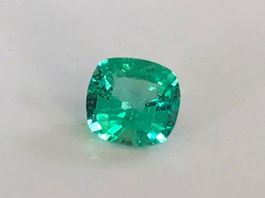 SMARAGD grün  cushion   0.33cts    Ural / Sibirien